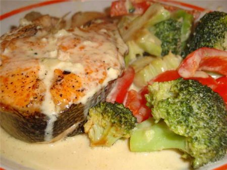 Рыба с овощами и сыром